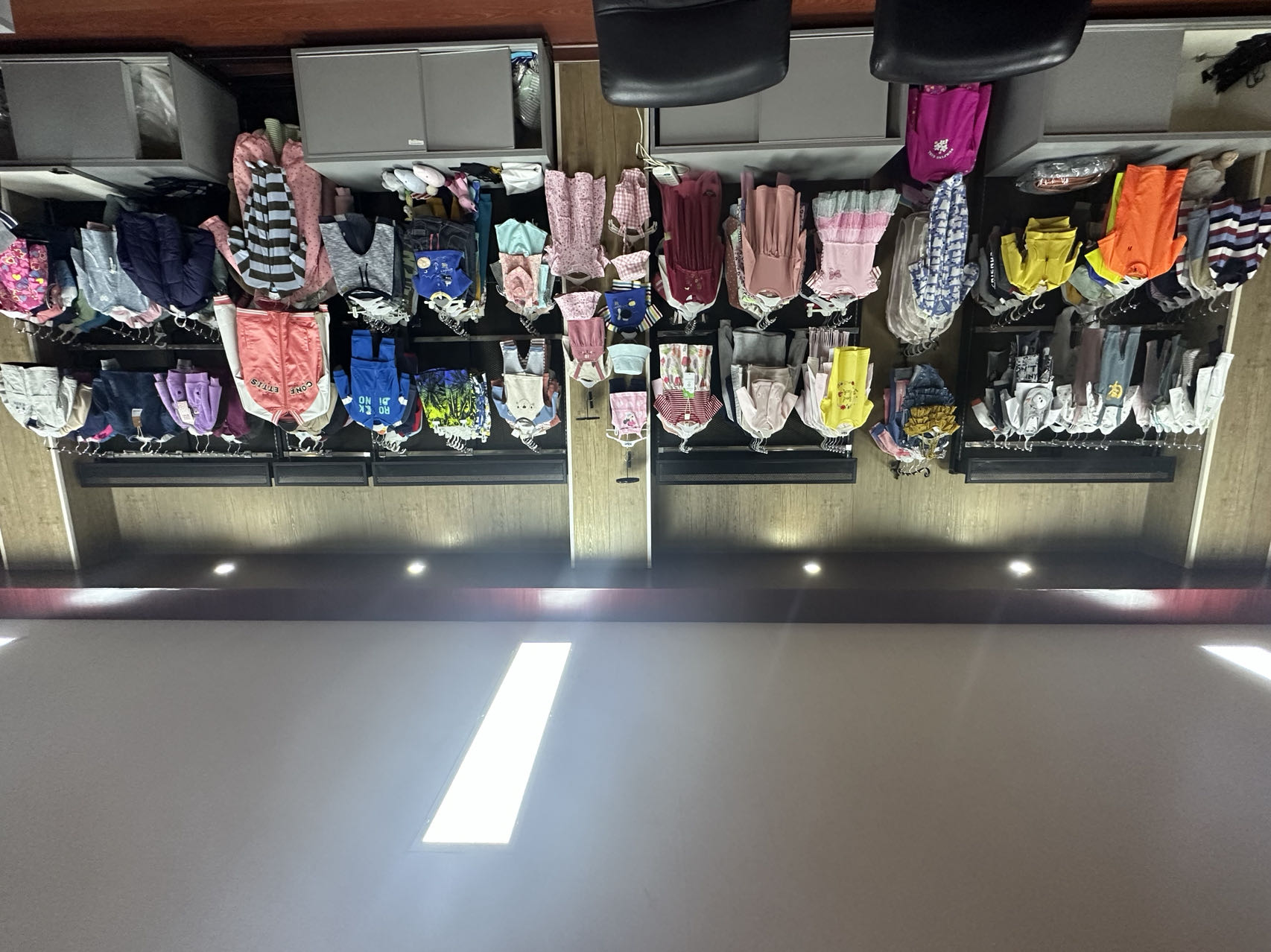 CHILDREN WEAR